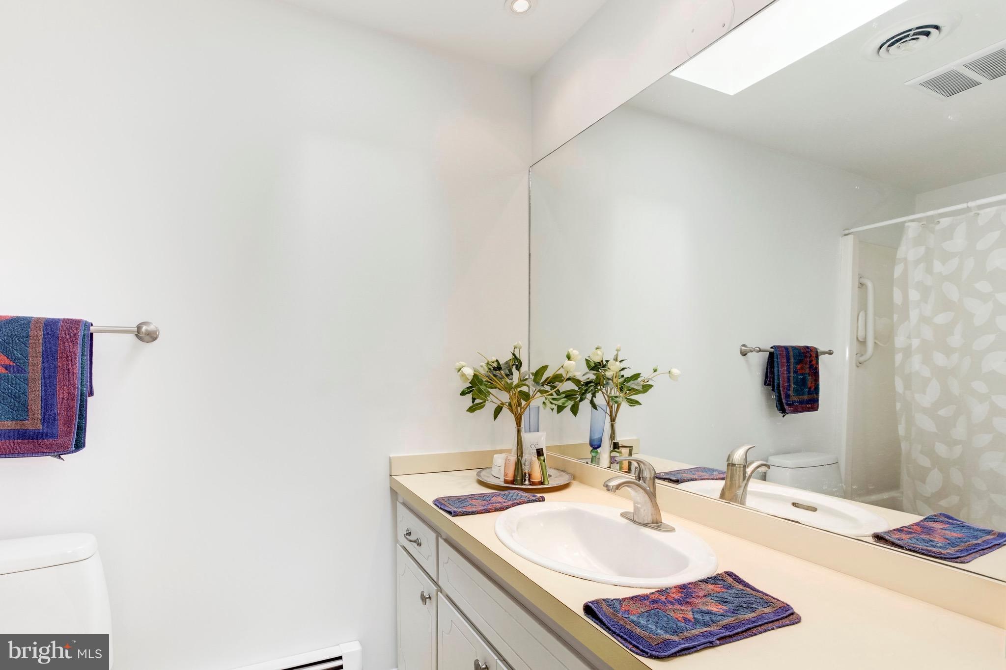 10310 Gary Road Potomac, MD 20854 - Photo 18 of 30 Full Bath