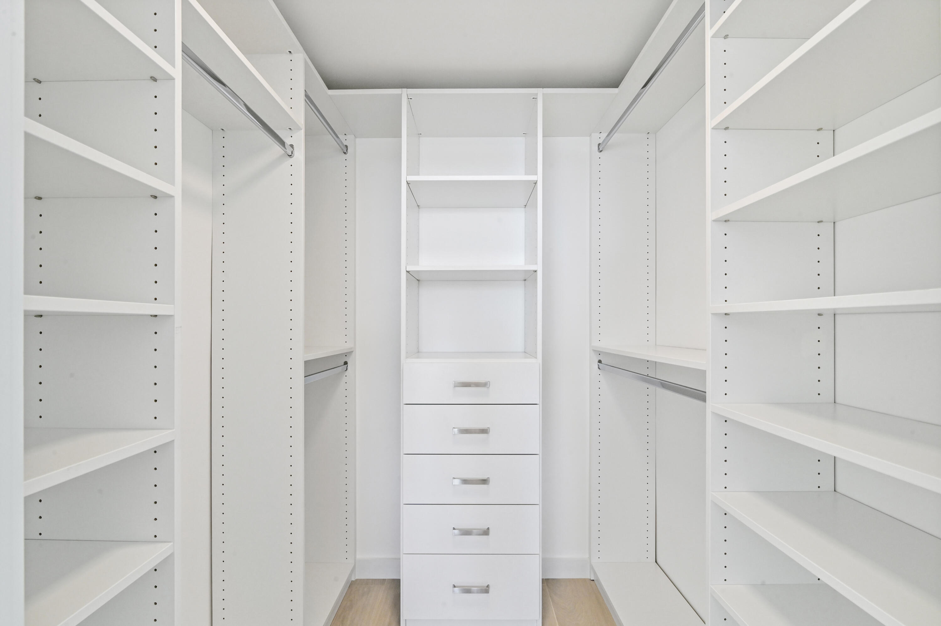 2600 North Flagler Drive, Unit 210 West Palm Beach, FL 33407 - Photo 15 of 25 a view of walk in closet