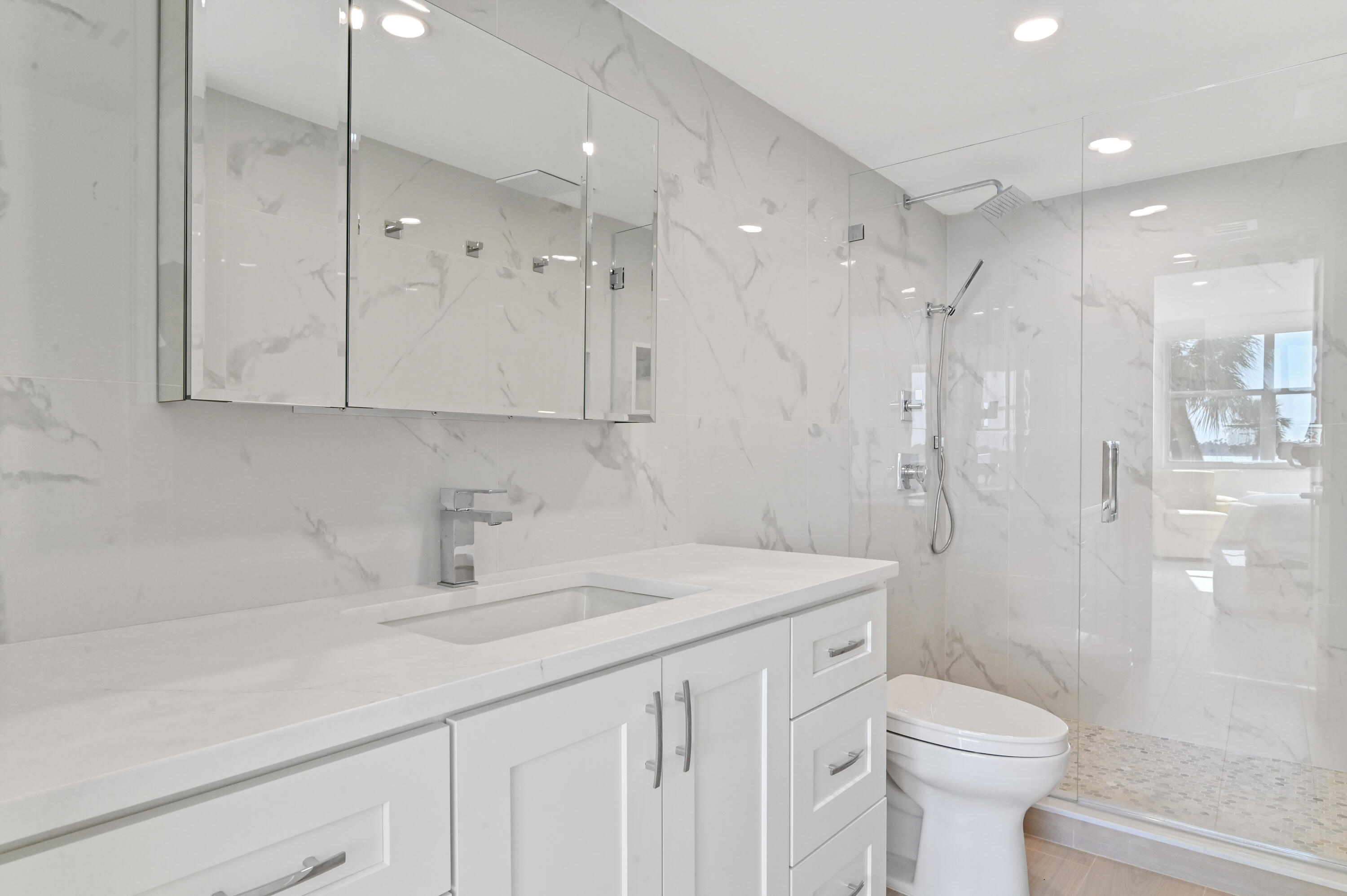 2600 North Flagler Drive, Unit 210 West Palm Beach, FL 33407 - Photo 16 of 25 a bathroom with a sink a toilet a mirror and shower