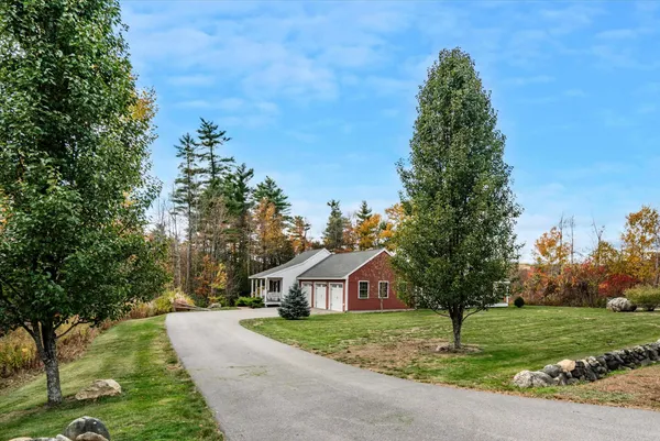 $950,000 | 30 Dow Road, Mont Vernon, NH 03057