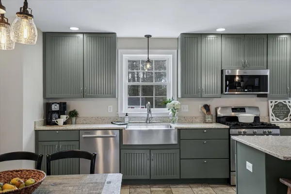 $950,000 | 30 Dow Road, Mont Vernon, NH 03057