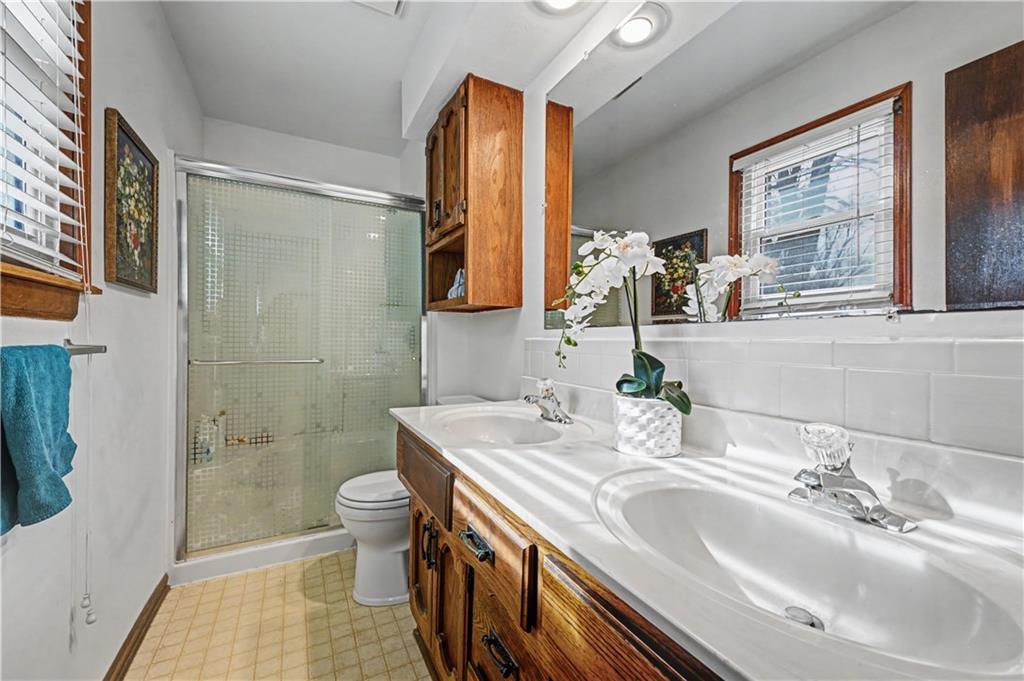 307 East Gore Road Raymore, MO 64083 - Photo 19 of 39