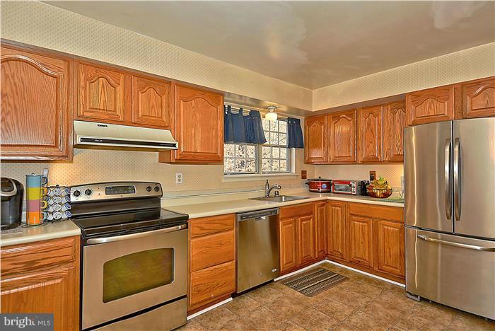 10304 Snowden Road Laurel, MD 20708 - Photo 10 of 28 Kitchen