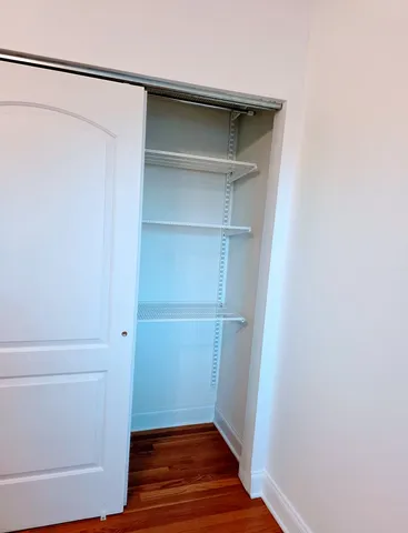 $1,800 | 2544 West Hollywood Avenue, Unit 1, Chicago, IL 60659