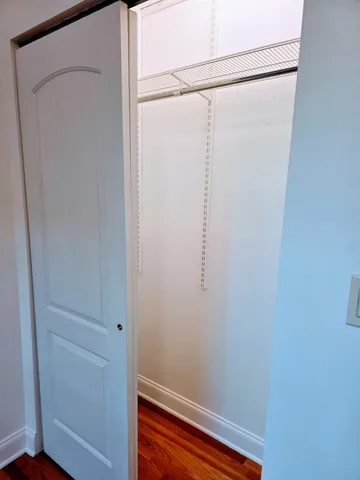 $1,800 | 2544 West Hollywood Avenue, Unit 1, Chicago, IL 60659