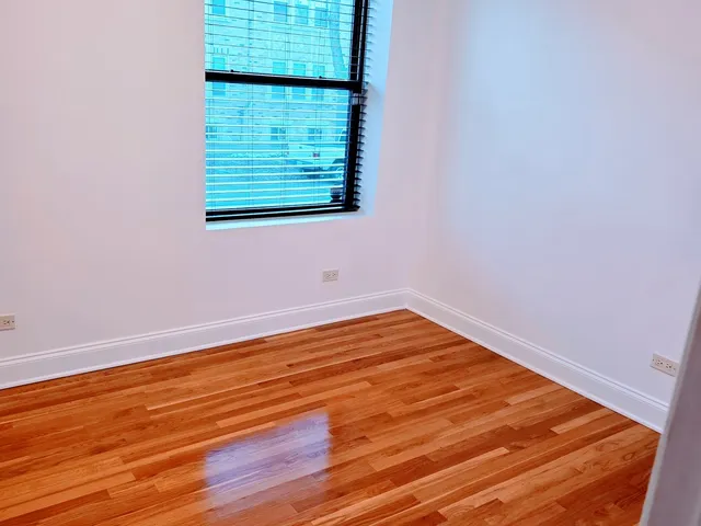 $1,800 | 2544 West Hollywood Avenue, Unit 1, Chicago, IL 60659