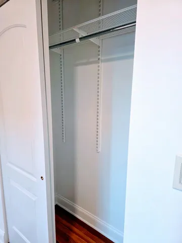 $1,800 | 2544 West Hollywood Avenue, Unit 1, Chicago, IL 60659