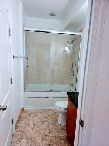 $1,800 | 2544 West Hollywood Avenue, Unit 1, Chicago, IL 60659