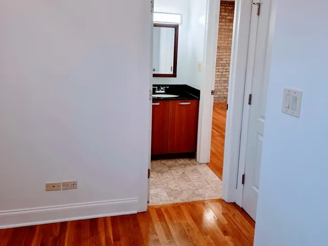 $1,800 | 2544 West Hollywood Avenue, Unit 1, Chicago, IL 60659