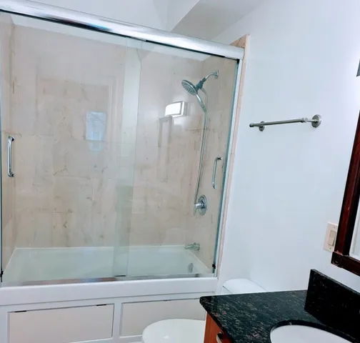 $1,800 | 2544 West Hollywood Avenue, Unit 1, Chicago, IL 60659