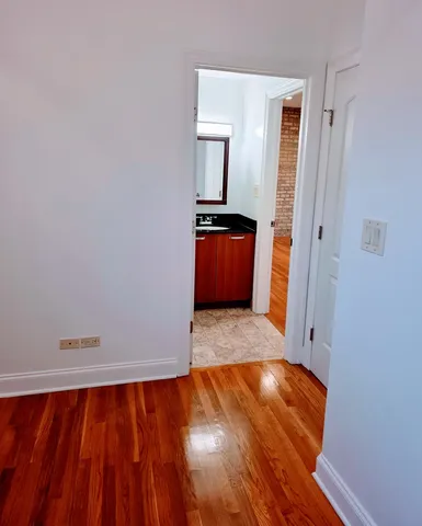 $1,800 | 2544 West Hollywood Avenue, Unit 1, Chicago, IL 60659