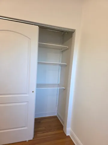 $1,800 | 2544 West Hollywood Avenue, Unit 1, Chicago, IL 60659