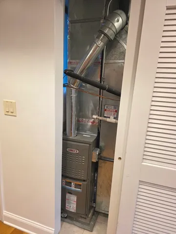 $1,800 | 2544 West Hollywood Avenue, Unit 1, Chicago, IL 60659