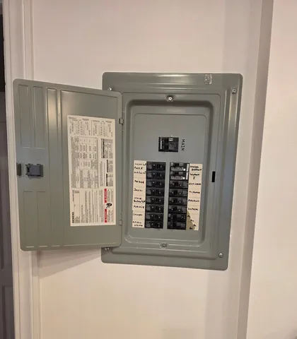 $1,800 | 2544 West Hollywood Avenue, Unit 1, Chicago, IL 60659