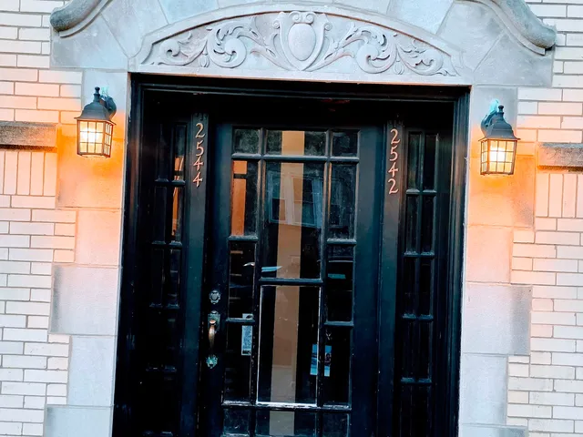 $1,800 | 2544 West Hollywood Avenue, Unit 1, Chicago, IL 60659