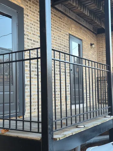 $1,800 | 2544 West Hollywood Avenue, Unit 1, Chicago, IL 60659