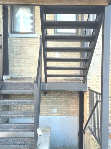 $1,800 | 2544 West Hollywood Avenue, Unit 1, Chicago, IL 60659