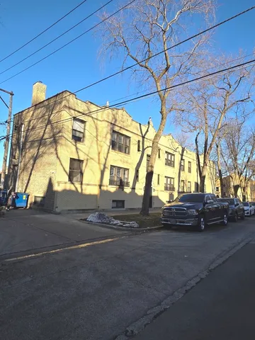 $1,800 | 2544 West Hollywood Avenue, Unit 1, Chicago, IL 60659