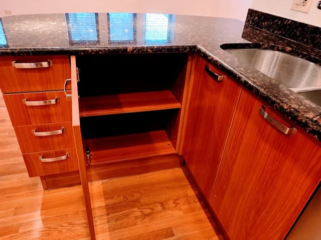 $1,800 | 2544 West Hollywood Avenue, Unit 1, Chicago, IL 60659