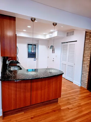 $1,800 | 2544 West Hollywood Avenue, Unit 1, Chicago, IL 60659