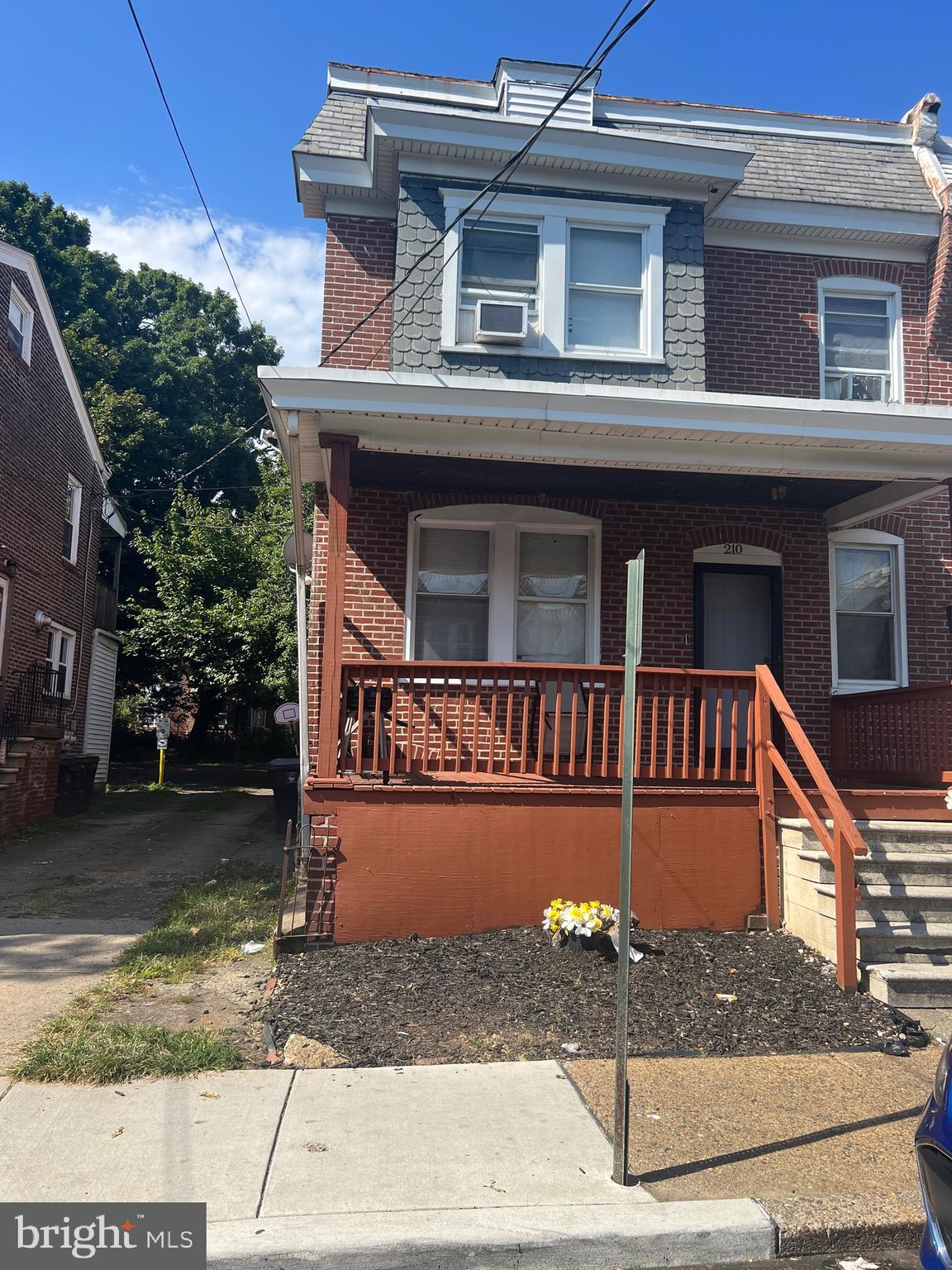 210 West 27th St  