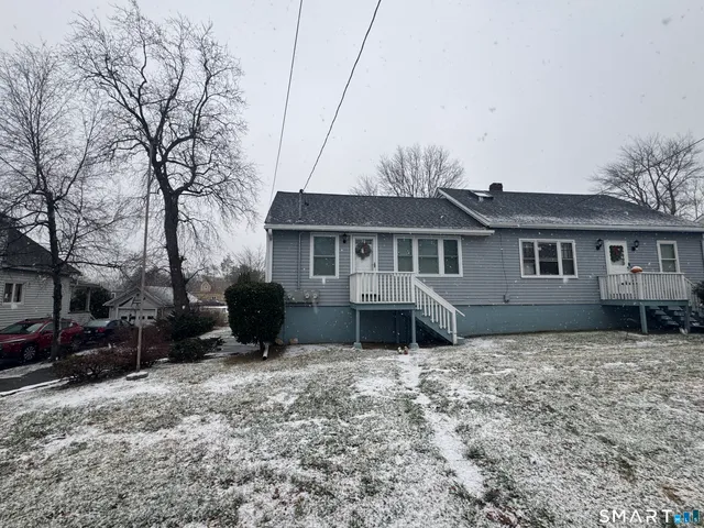 $2,100 | 11 Maple Street, Unit 2, Trumbull, CT 06611