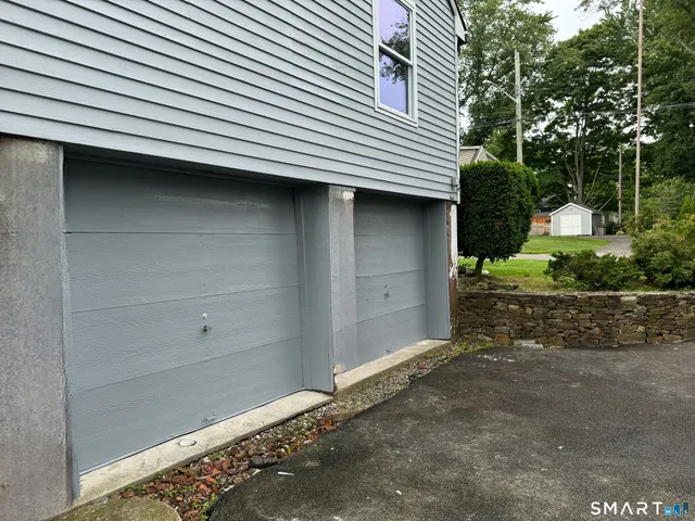 $2,100 | 11 Maple Street, Unit 2, Trumbull, CT 06611