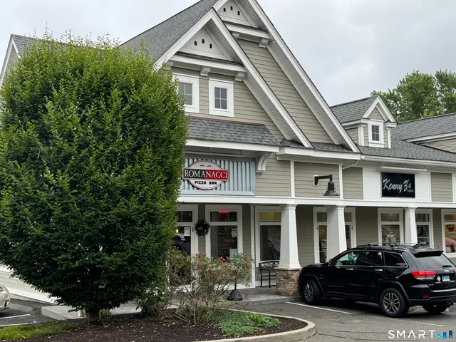 $2,100 | 11 Maple Street, Unit 2, Trumbull, CT 06611