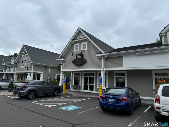 $2,100 | 11 Maple Street, Unit 2, Trumbull, CT 06611