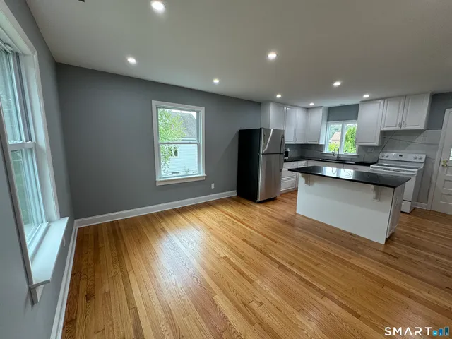 $2,100 | 11 Maple Street, Unit 2, Trumbull, CT 06611