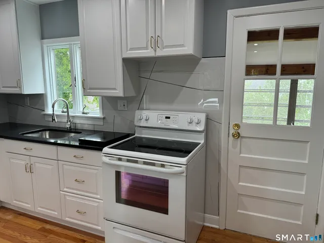 $2,100 | 11 Maple Street, Unit 2, Trumbull, CT 06611