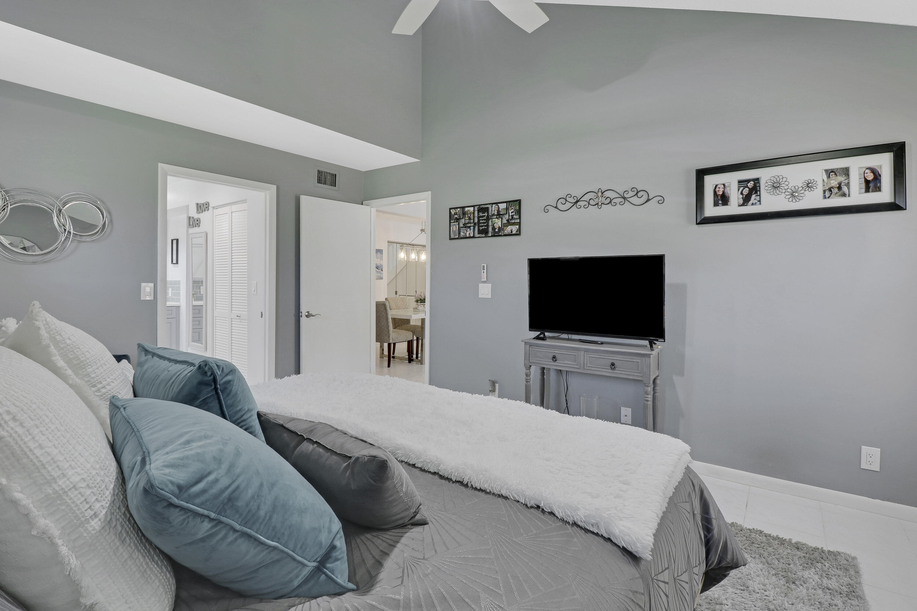 271 Maplecrest Circle Jupiter, FL 33458 - Photo 14 of 38 Owner Suite