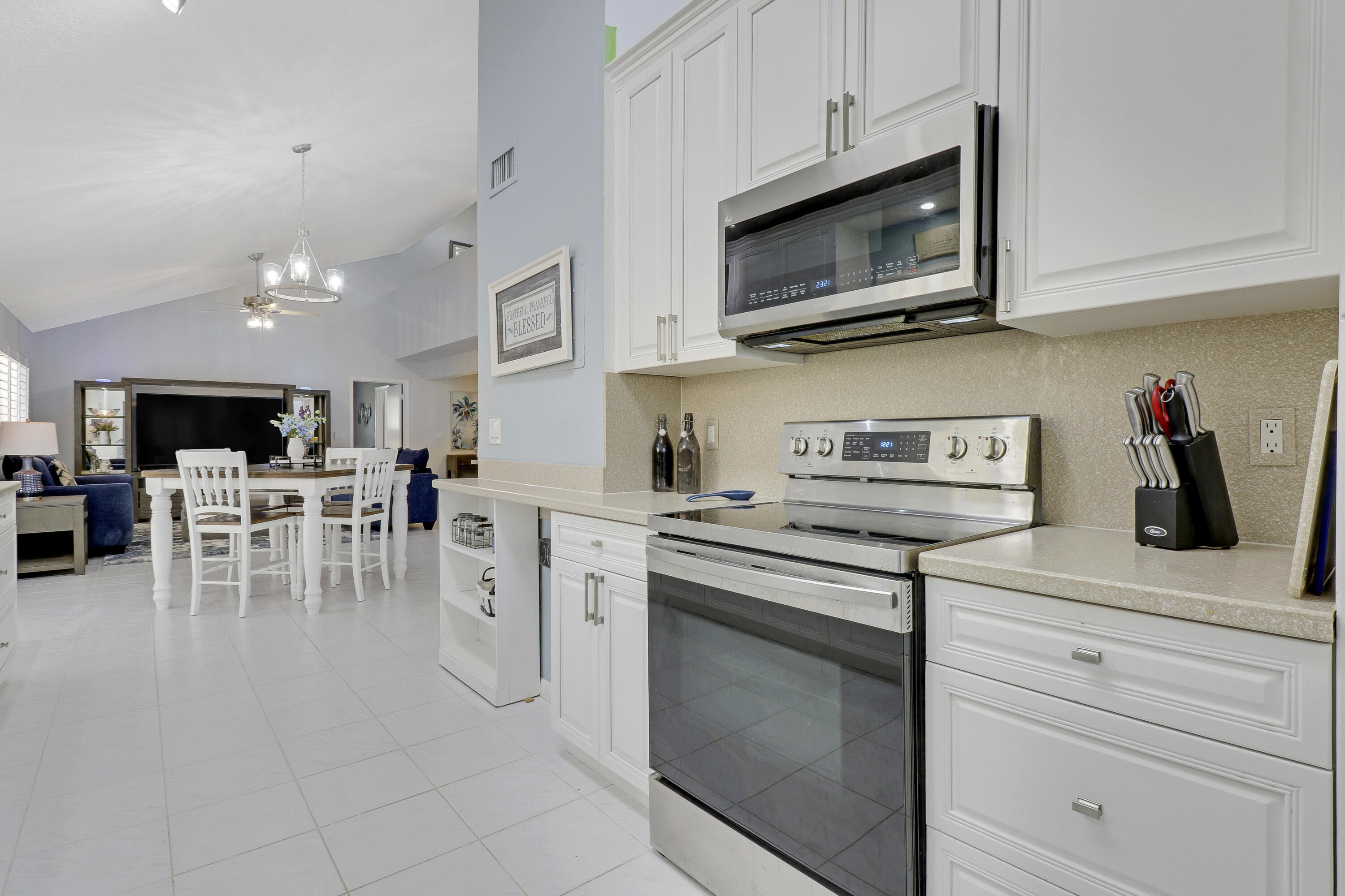 271 Maplecrest Circle Jupiter, FL 33458 - Photo 19 of 38 Kitchen