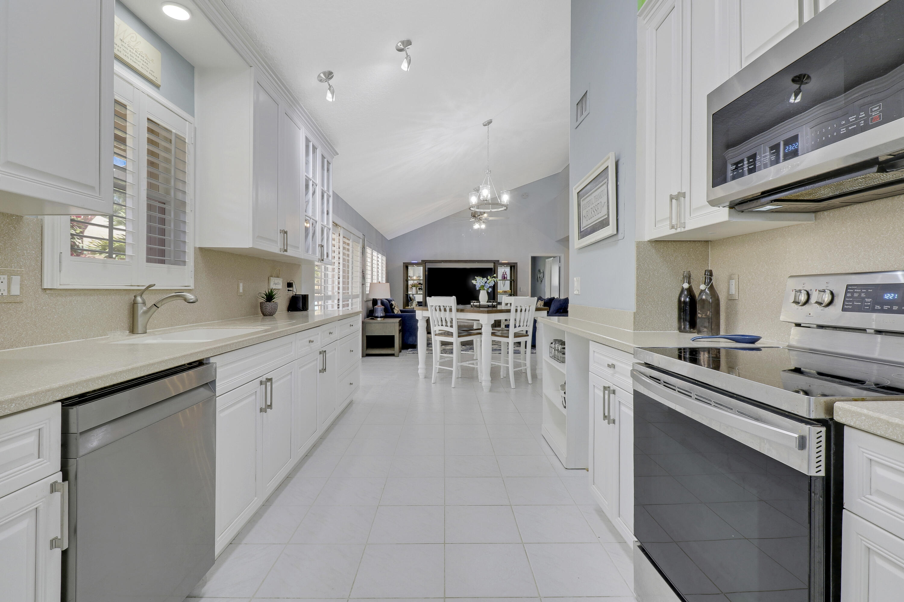 271 Maplecrest Circle Jupiter, FL 33458 - Photo 20 of 38 Kitchen