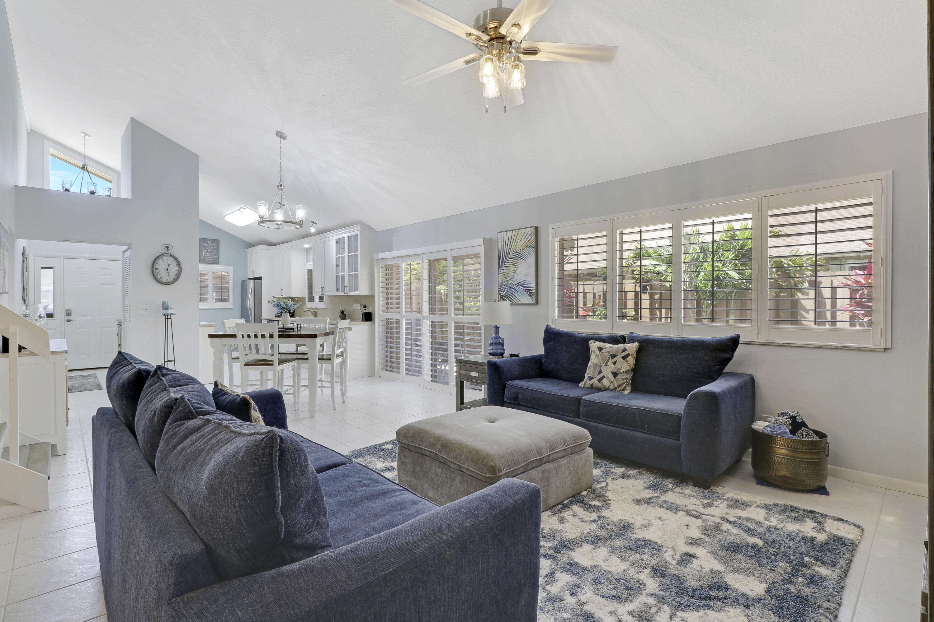 271 Maplecrest Circle Jupiter, FL 33458 - Photo 6 of 38 Down Panoramic Patio