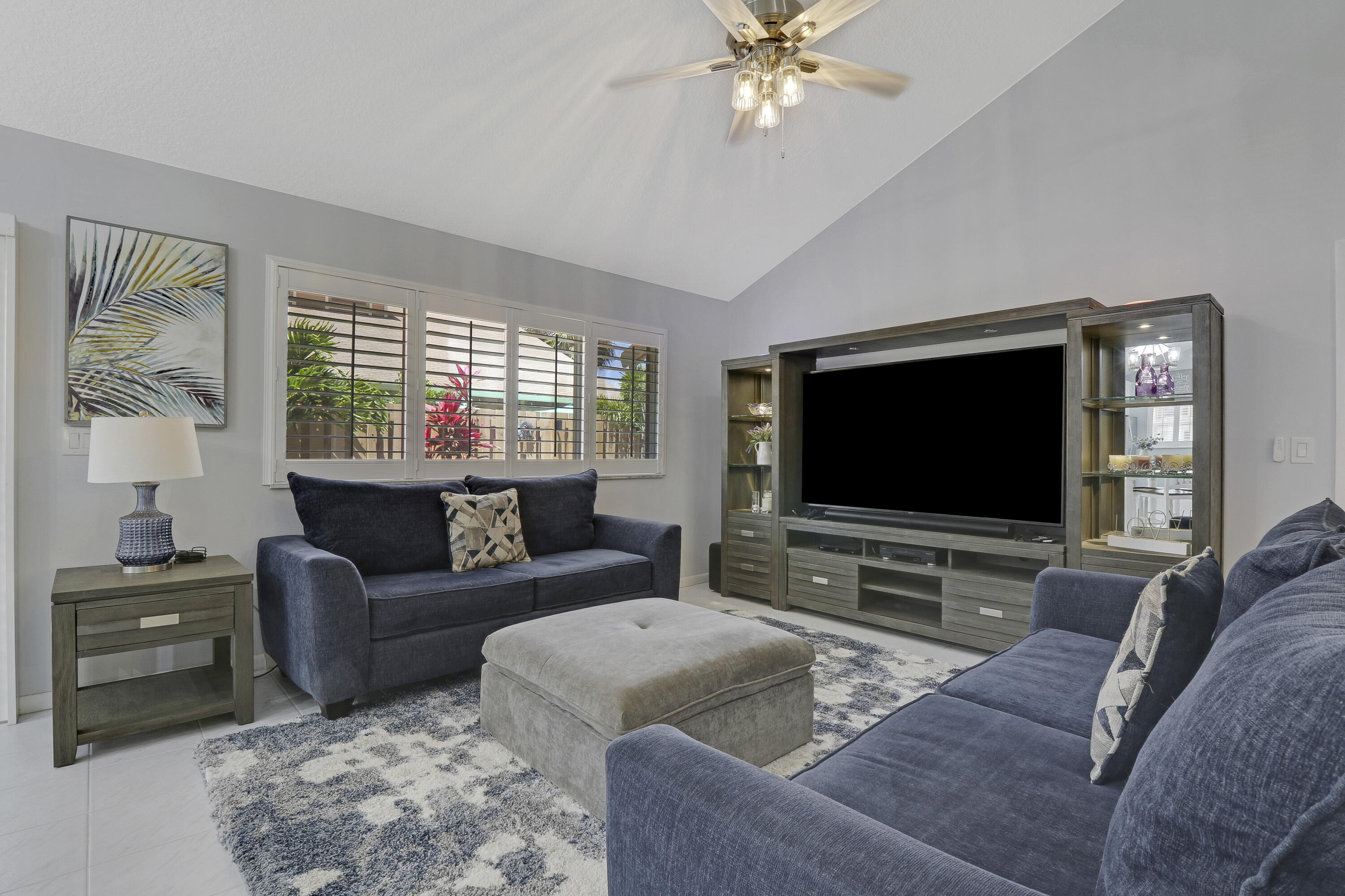 271 Maplecrest Circle Jupiter, FL 33458 - Photo 10 of 38 Living Area