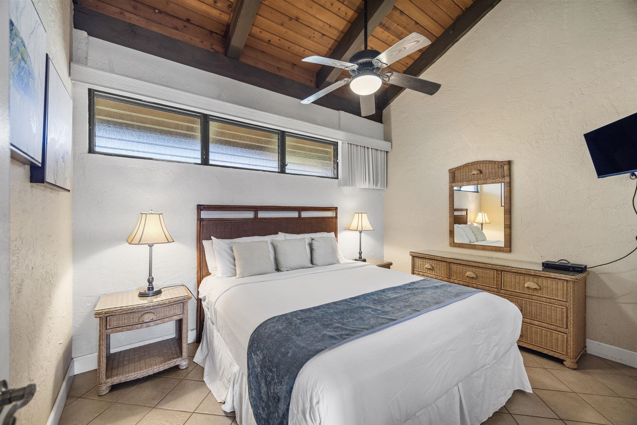 3543 Lower Honoapiilani Road, Unit D401 Lahaina, HI 96761 - Photo 13 of 37