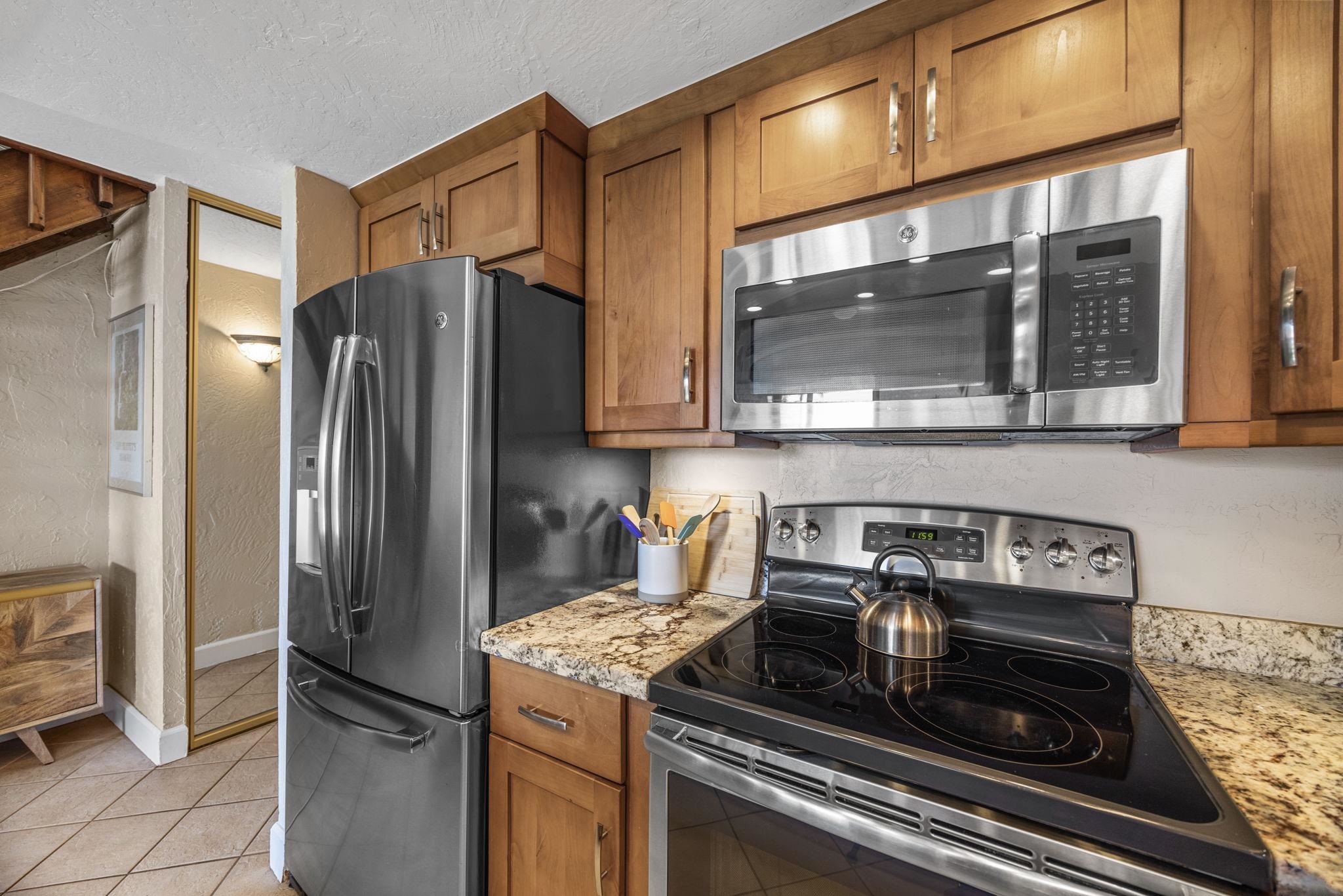 3543 Lower Honoapiilani Road, Unit D401 Lahaina, HI 96761 - Photo 7 of 37