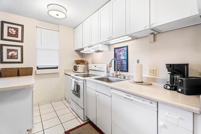 $260,000 | 75-6026 Alii Drive, Unit 2102, Kailua-Kona, HI 96740