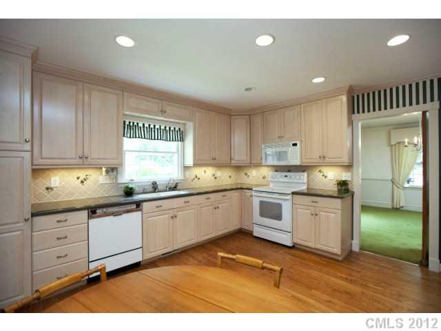 5544 Robinhood Road, Unit 5 Charlotte, NC 28211 - Photo 2 of 16 Gallery Image 2