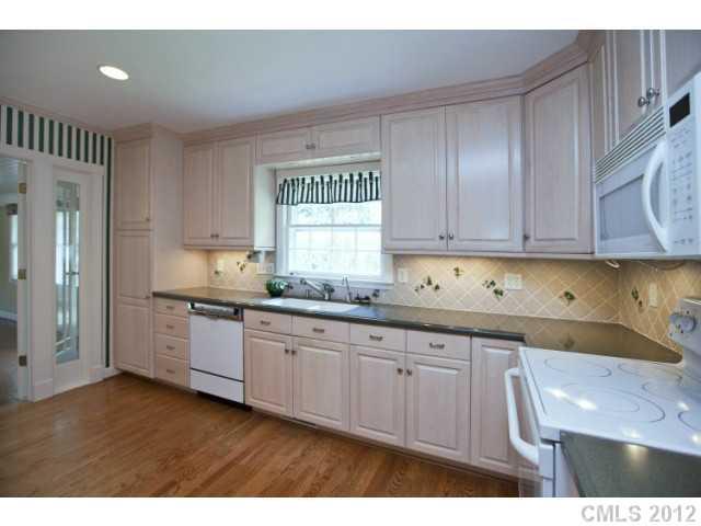 5544 Robinhood Road, Unit 5 Charlotte, NC 28211 - Photo 3 of 16 Gallery Image 3