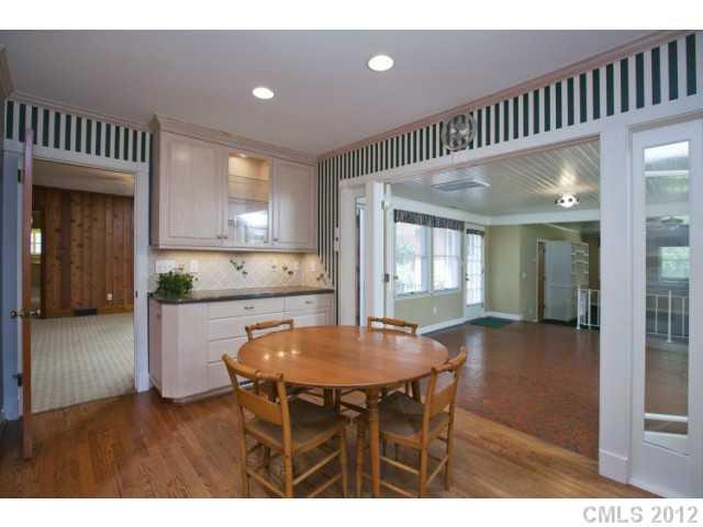 5544 Robinhood Road, Unit 5 Charlotte, NC 28211 - Photo 4 of 16 Gallery Image 4