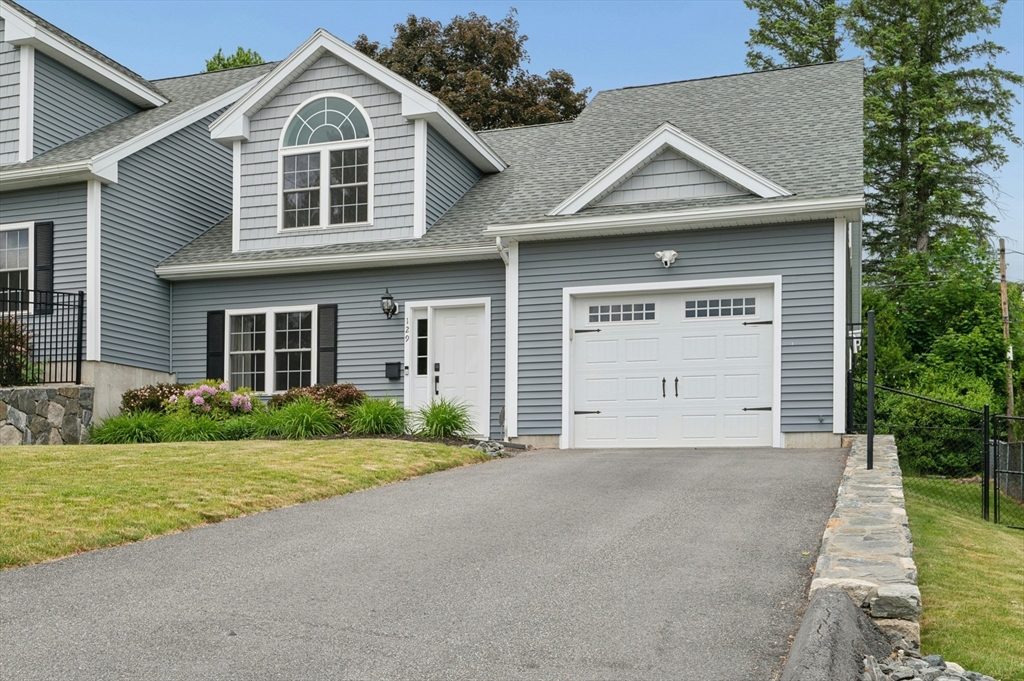 129 Derby Street Worcester, MA 01604 - Photo 4 of 41