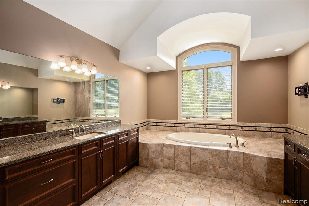 8670 Country Manor Drive Romeo, MI 48065 - Photo 17 of 50