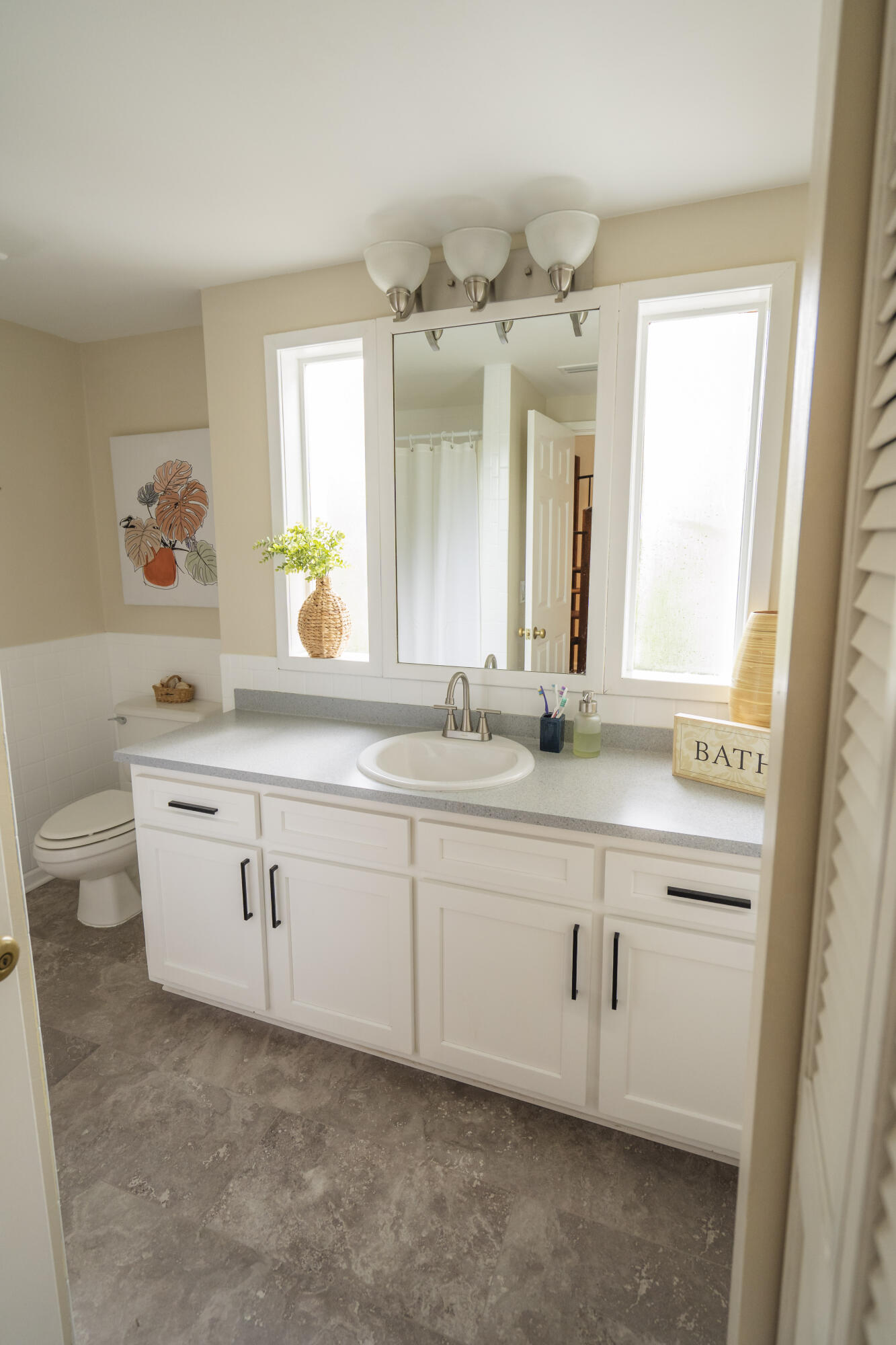 6611 Crooked Creek Road Tallahassee, FL 32311 - Photo 29 of 50 a bathroom with a double vanity sink a mirror and a bathtub