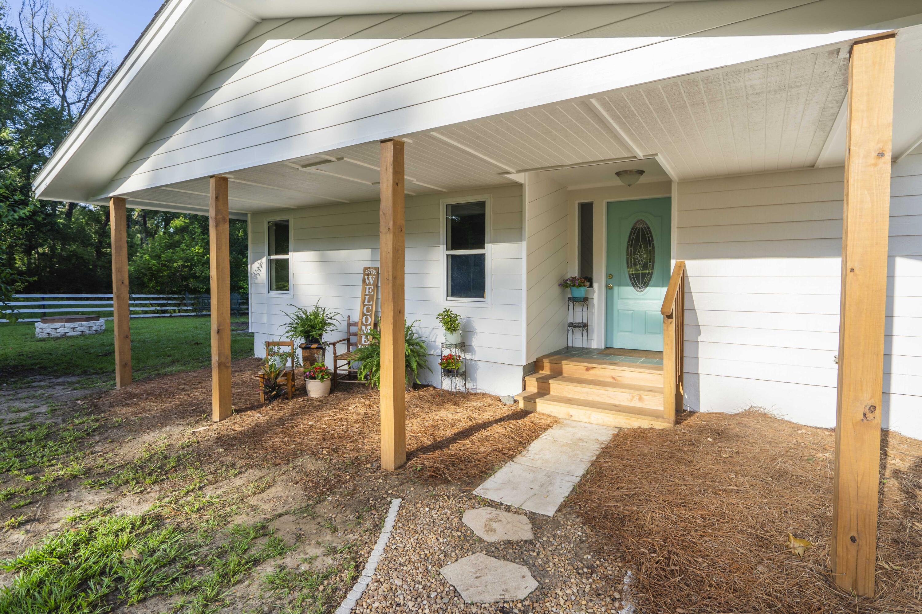 6611 Crooked Creek Road Tallahassee, FL 32311 - Photo 48 of 50 a view of a house with backyard porch and sitting area