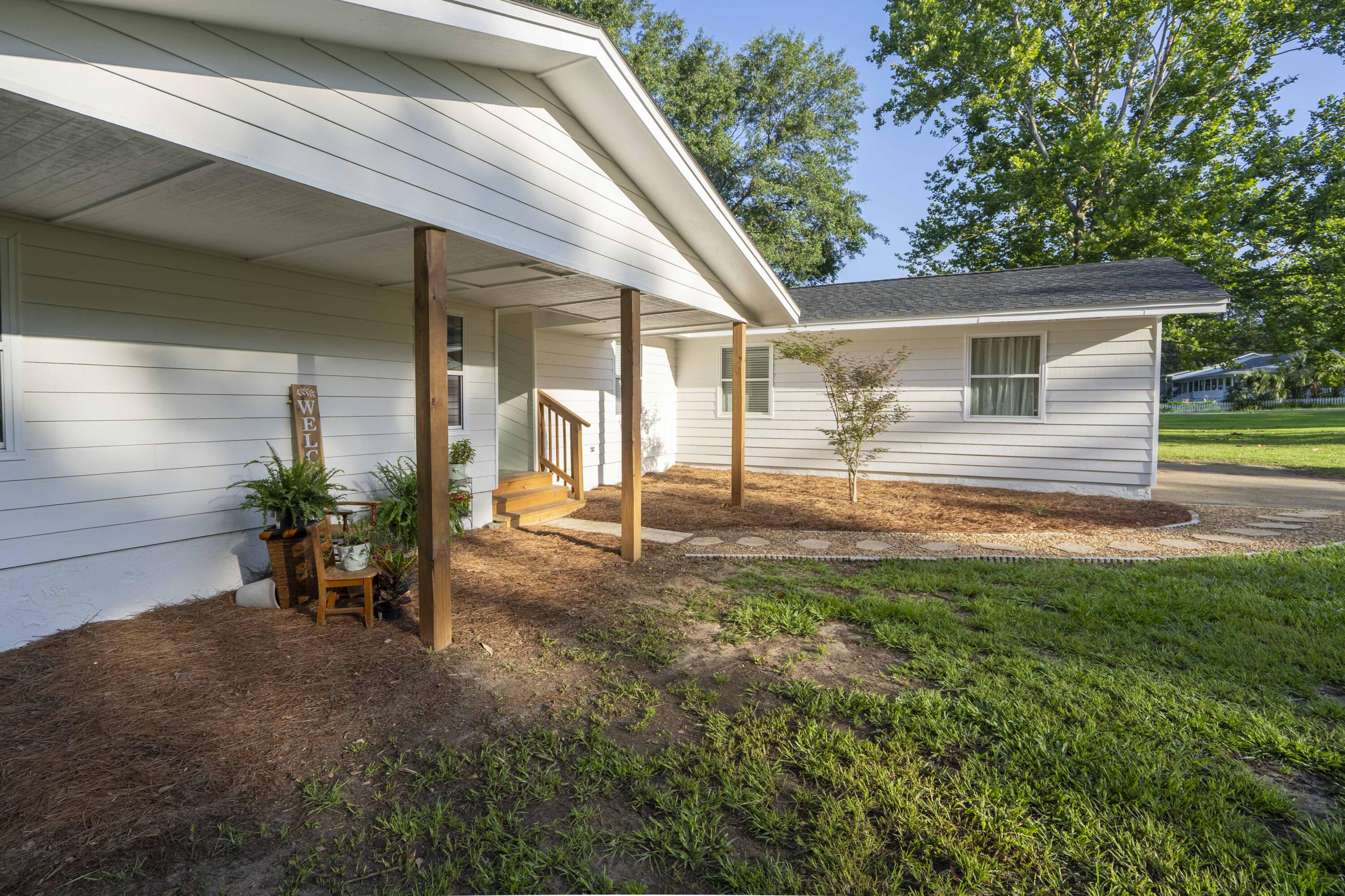 6611 Crooked Creek Road Tallahassee, FL 32311 - Photo 49 of 50 a view of a house with backyard and a garden
