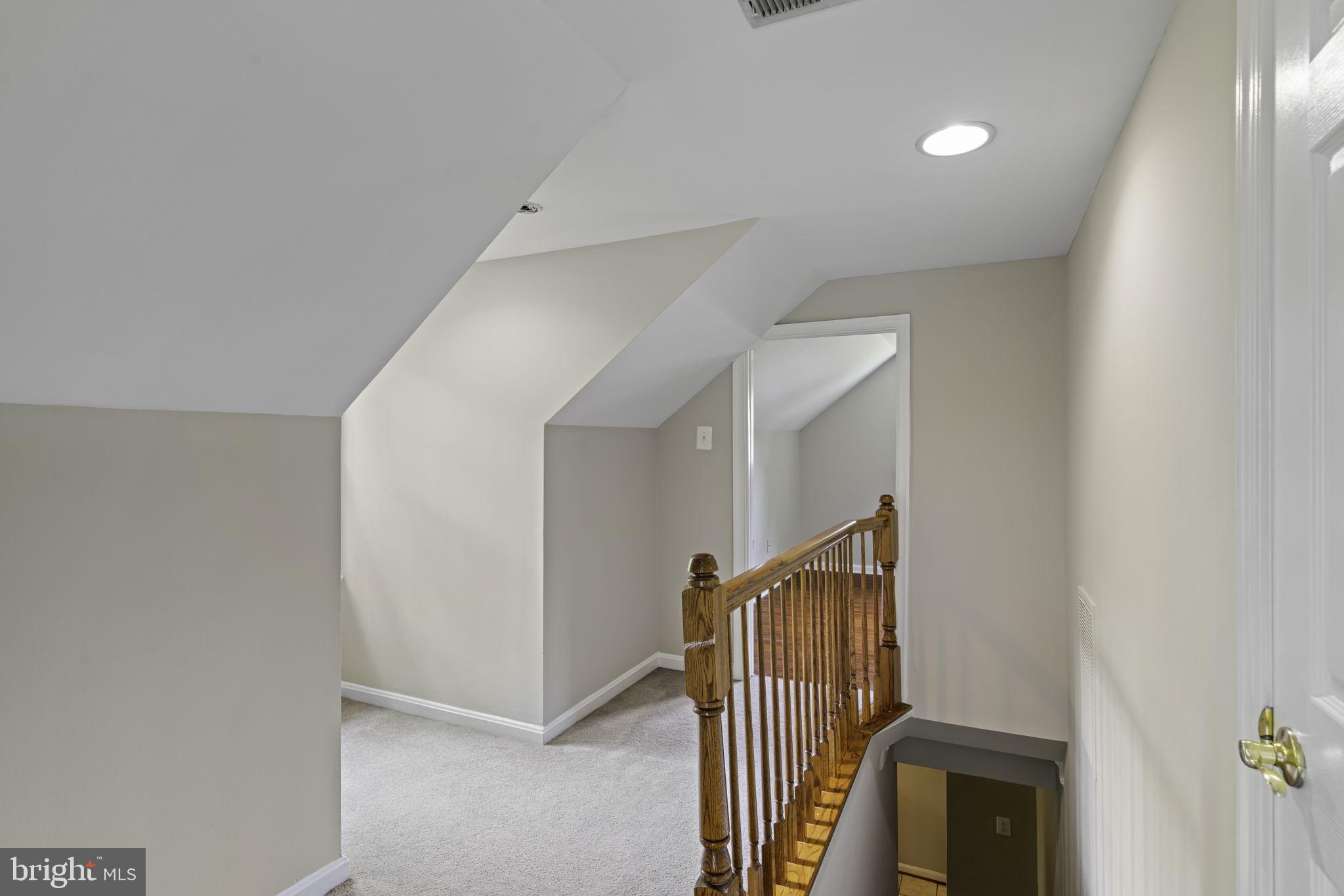 19316 Weaver Road Triangle, VA 22172 - Photo 10 of 33 a view of a hallway with entryway to a livingroom