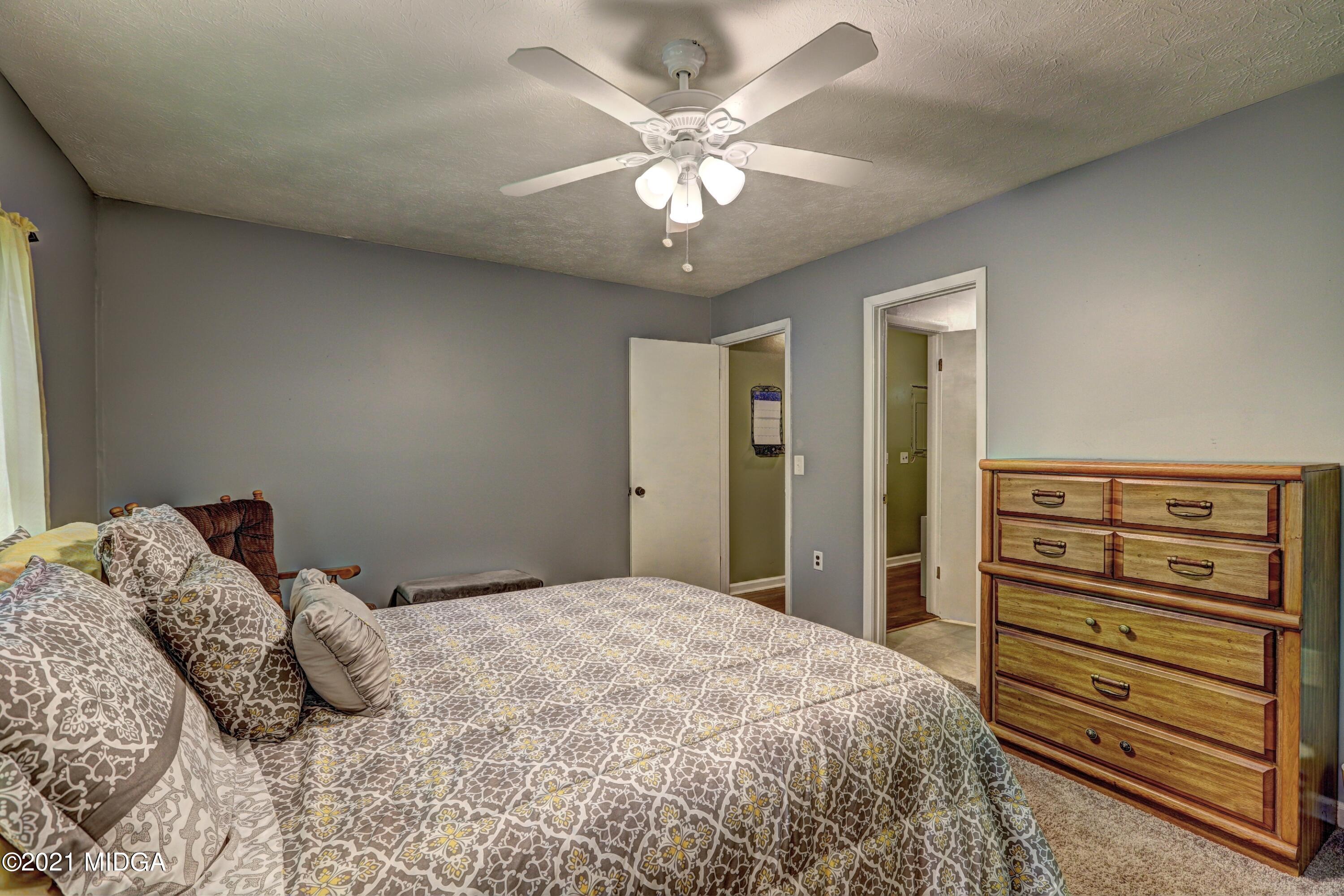 211 Silver Dollar Road Barnesville, GA 30204 - Photo 22 of 46 IMG_9610_1_2_3_4_Fusion-Interior