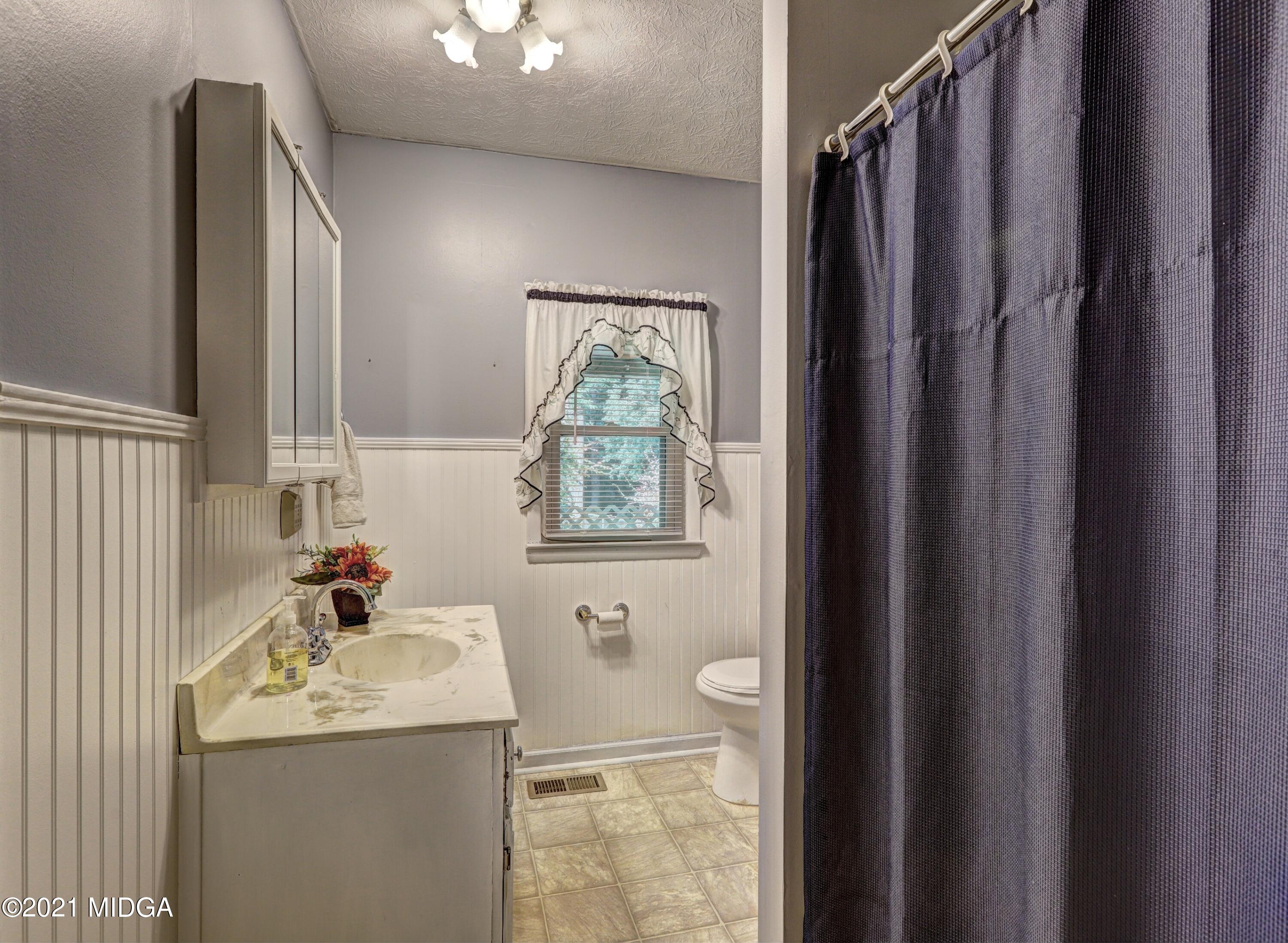 211 Silver Dollar Road Barnesville, GA 30204 - Photo 23 of 46 IMG_9615_6_7_8_9_Fusion-Interior